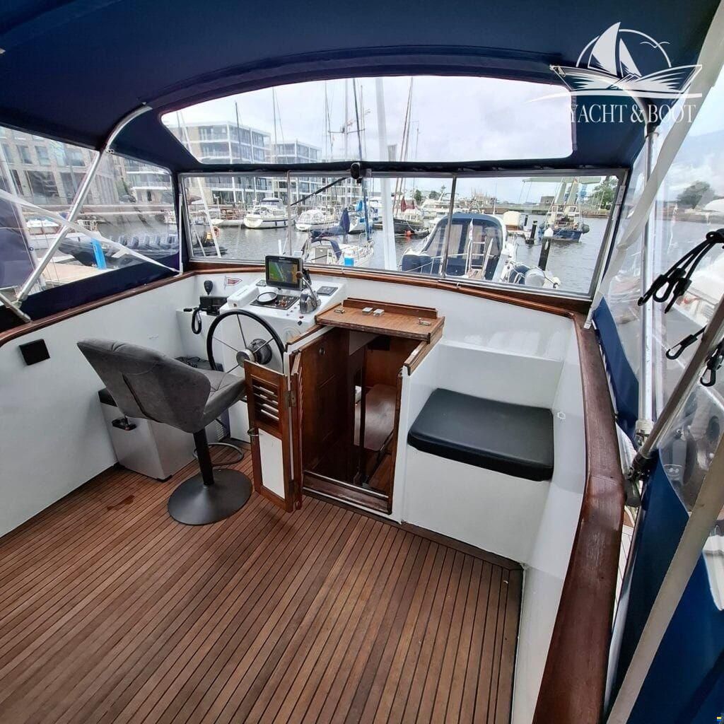 Gladstone Lyall & Co Aquila Queen Trawle