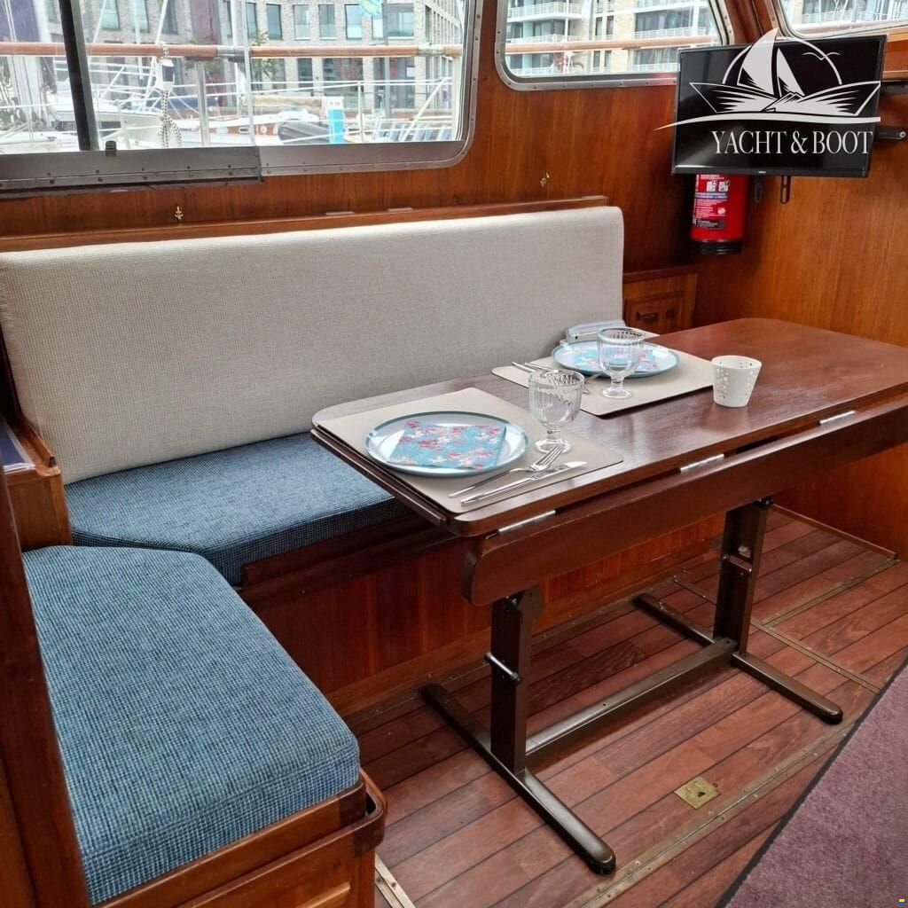 Gladstone Lyall & Co Aquila Queen Trawle