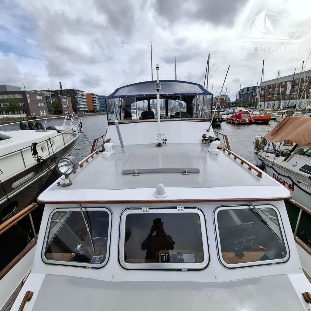 Gladstone Lyall & Co Aquila Queen Trawle