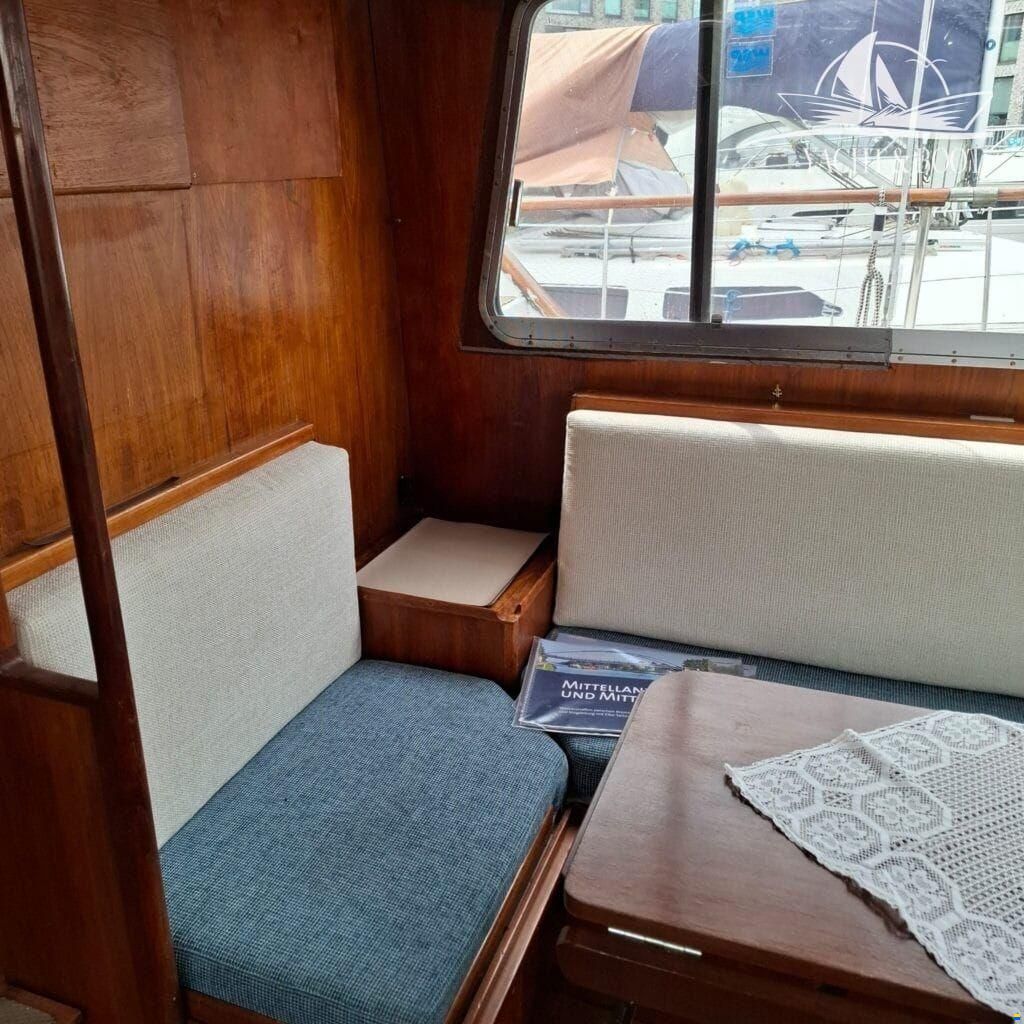 Gladstone Lyall & Co Aquila Queen Trawle