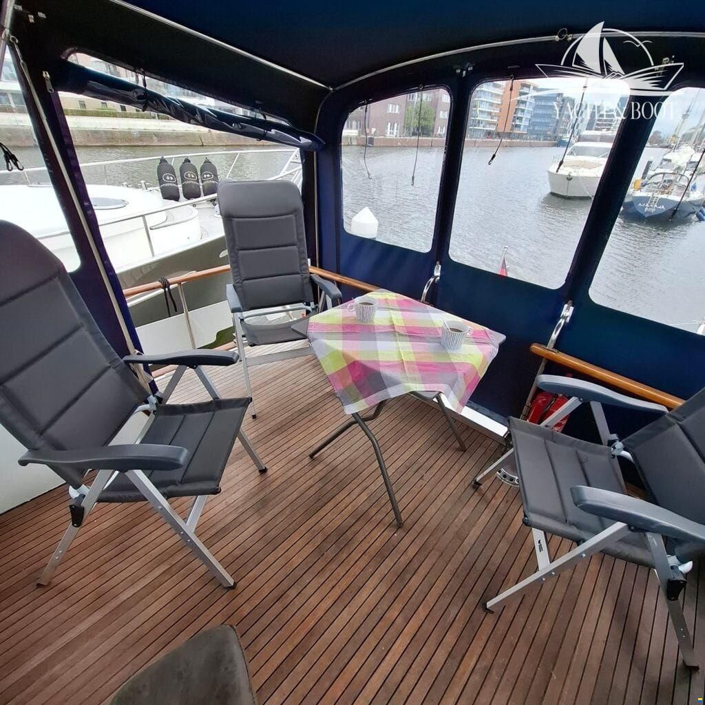 Gladstone Lyall & Co Aquila Queen Trawle