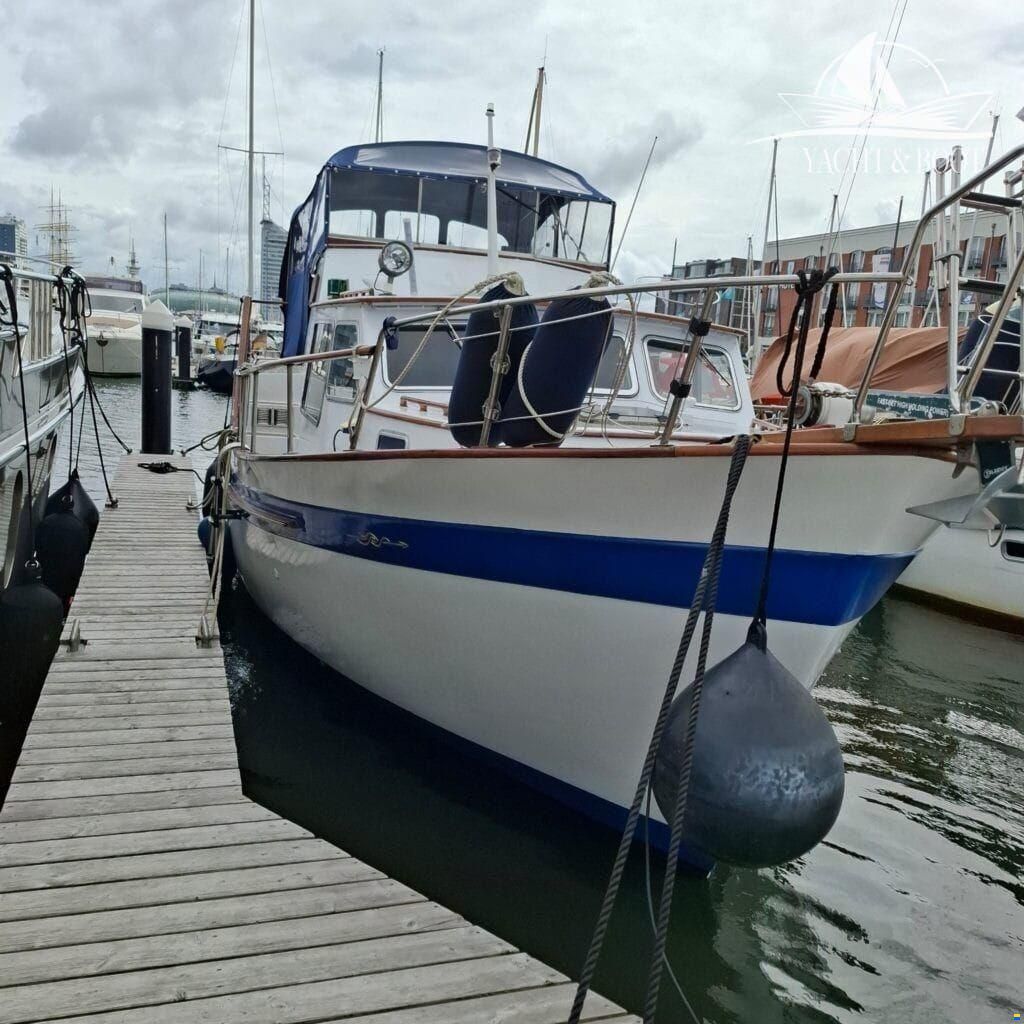 Gladstone Lyall & Co Aquila Queen Trawle