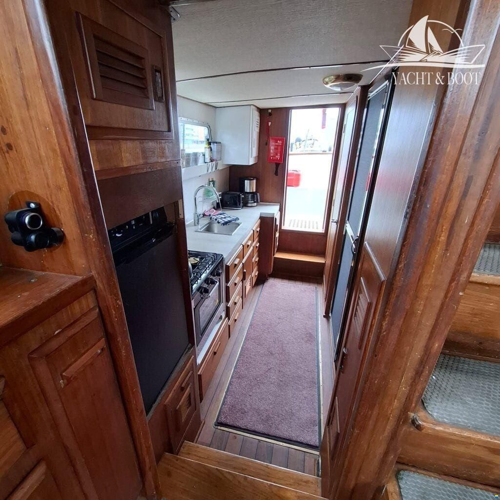 Gladstone Lyall & Co Aquila Queen Trawle