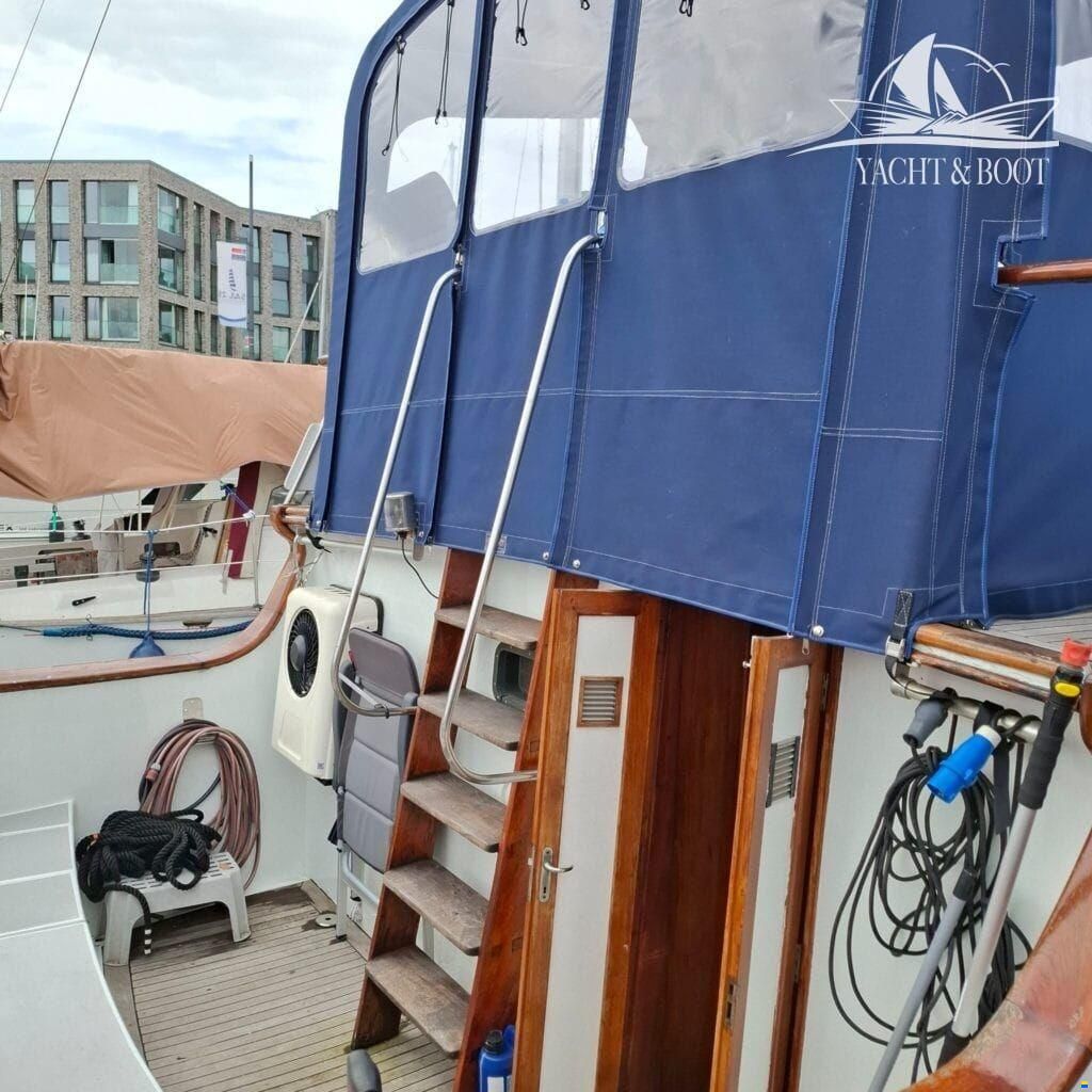 Gladstone Lyall & Co Aquila Queen Trawle