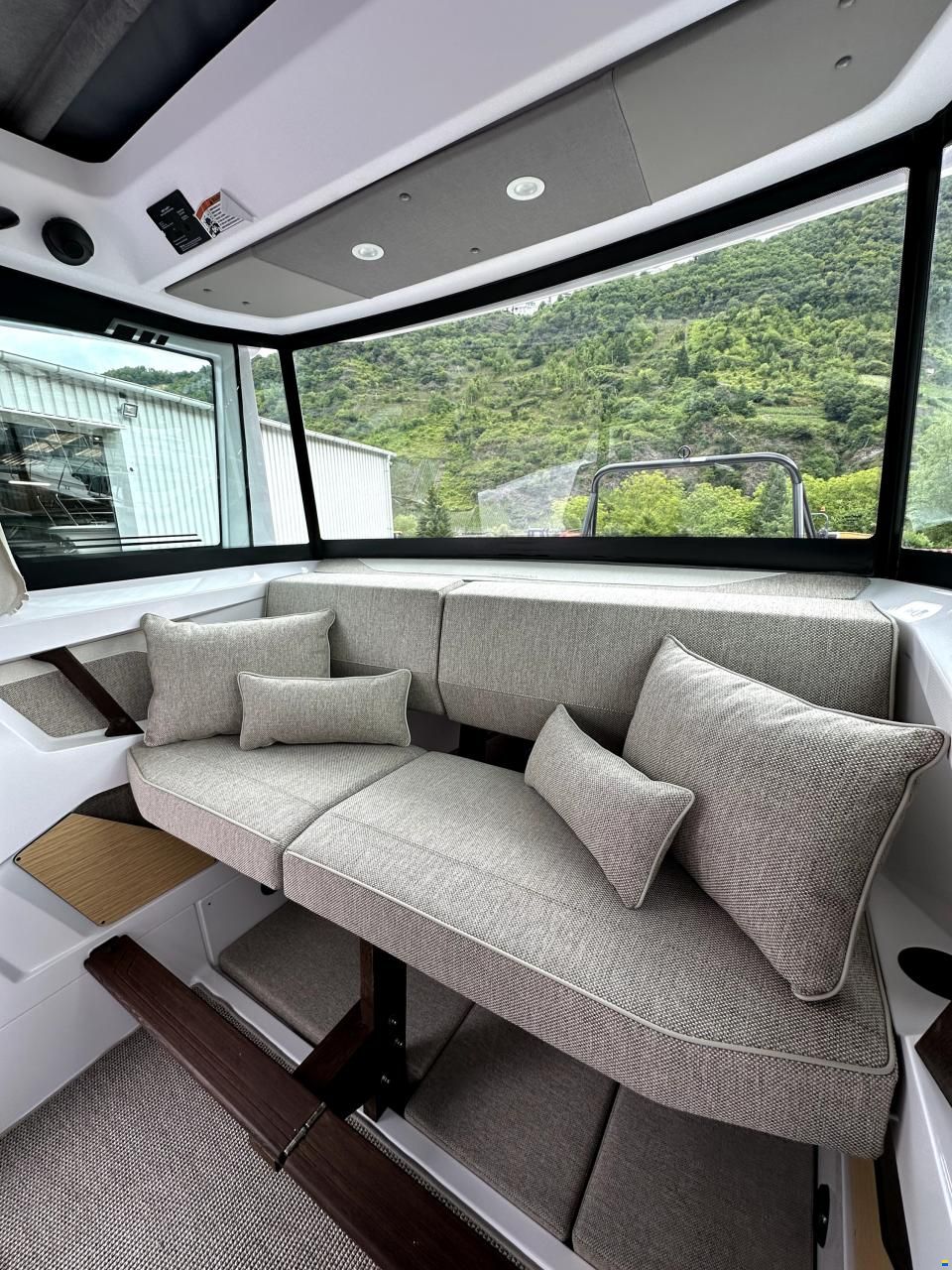 Axopar 29 Cross Cabin