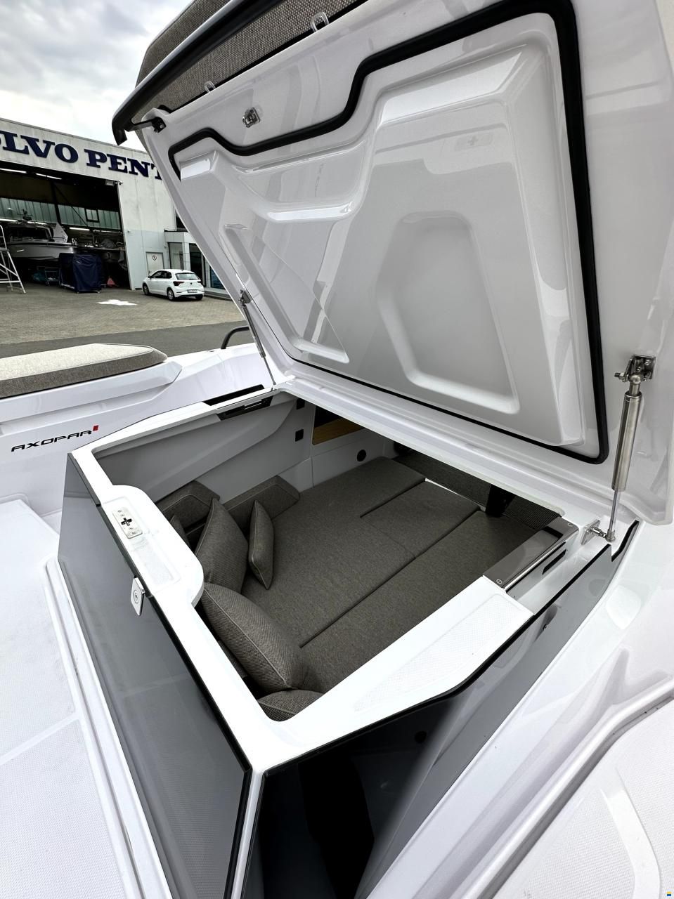 Axopar 29 Cross Cabin