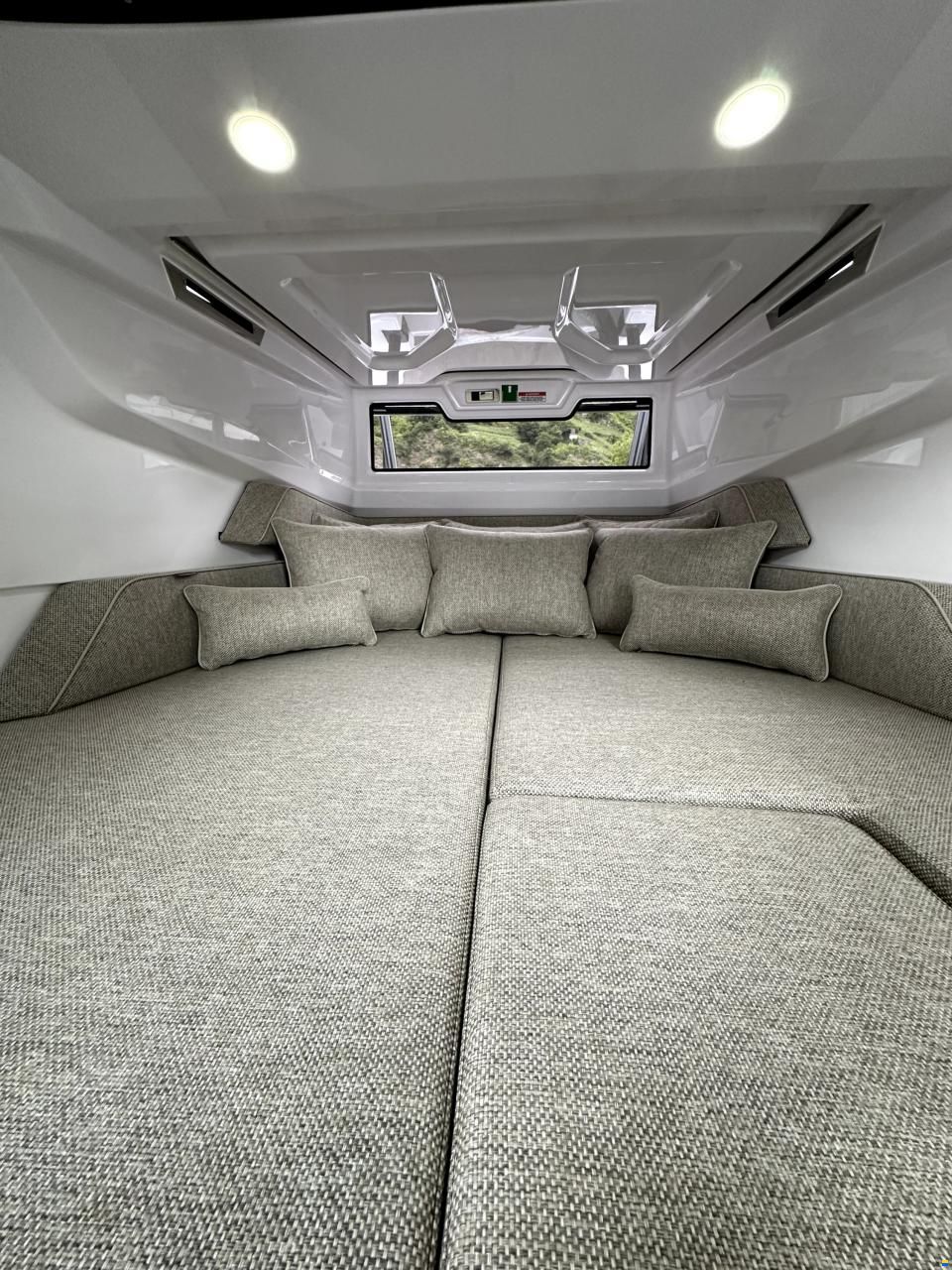 Axopar 29 Cross Cabin