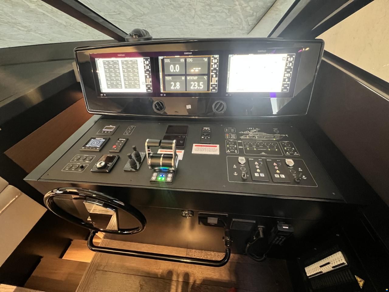 Ferretti 670 fly