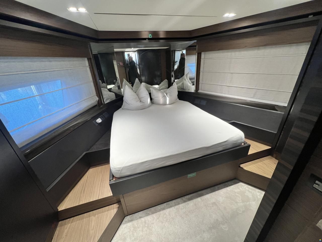Ferretti 670 fly