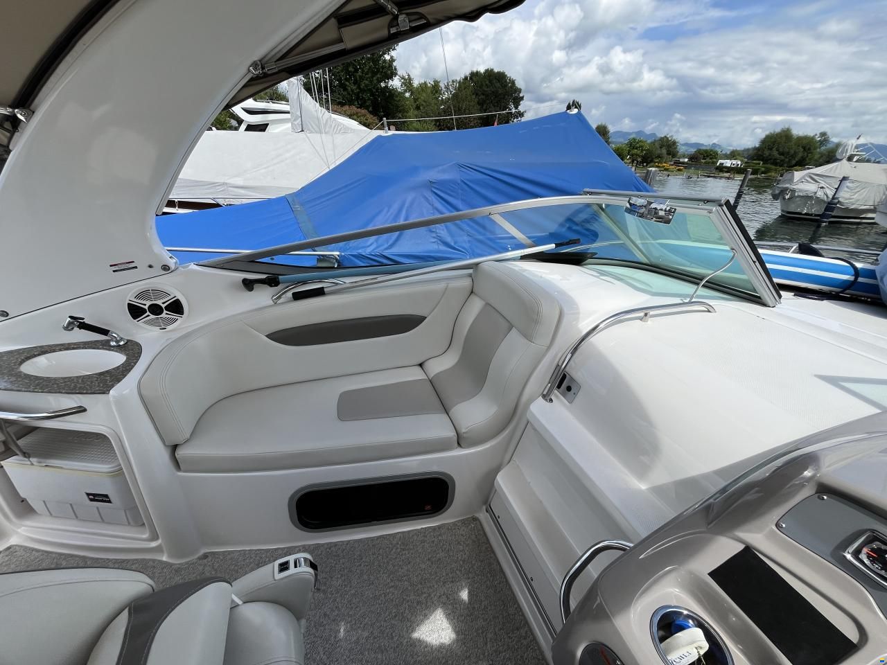 Chaparral 270 Signature