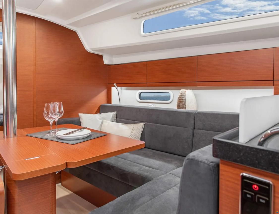 Hanse 348