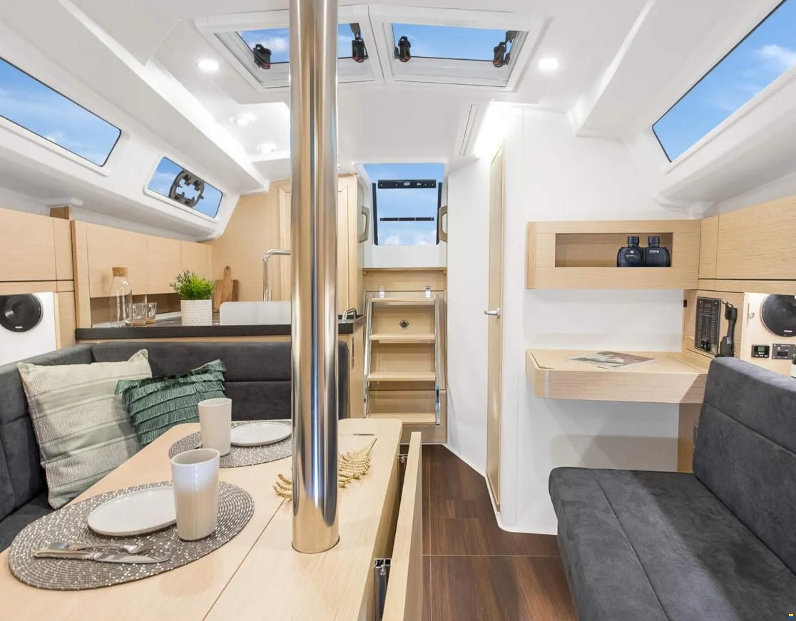 Hanse 348