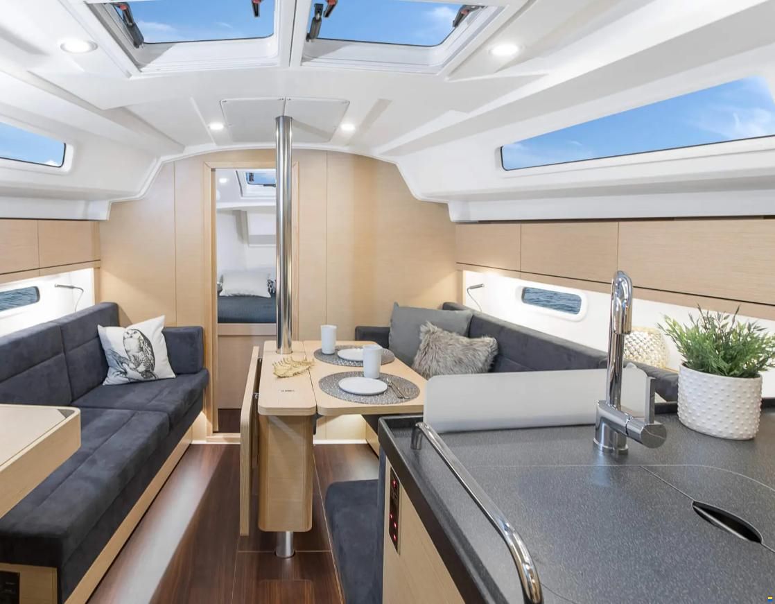 Hanse 348