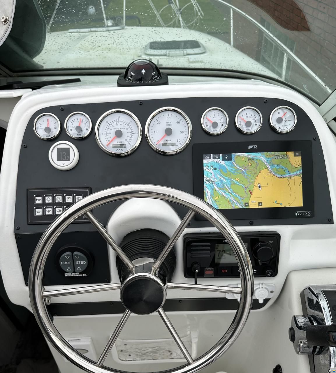 Rinker Fiesta Vee 265