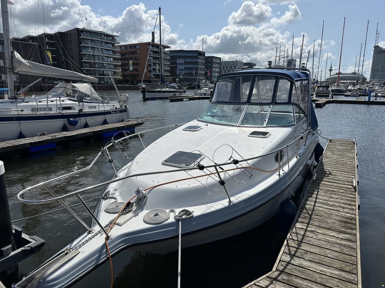 Rinker Fiesta Vee 265