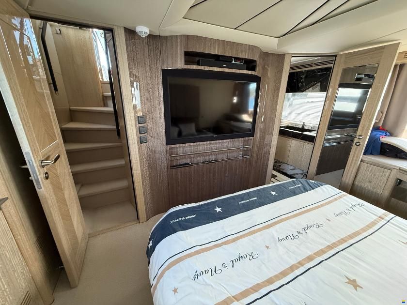 Galeon 700 Sky