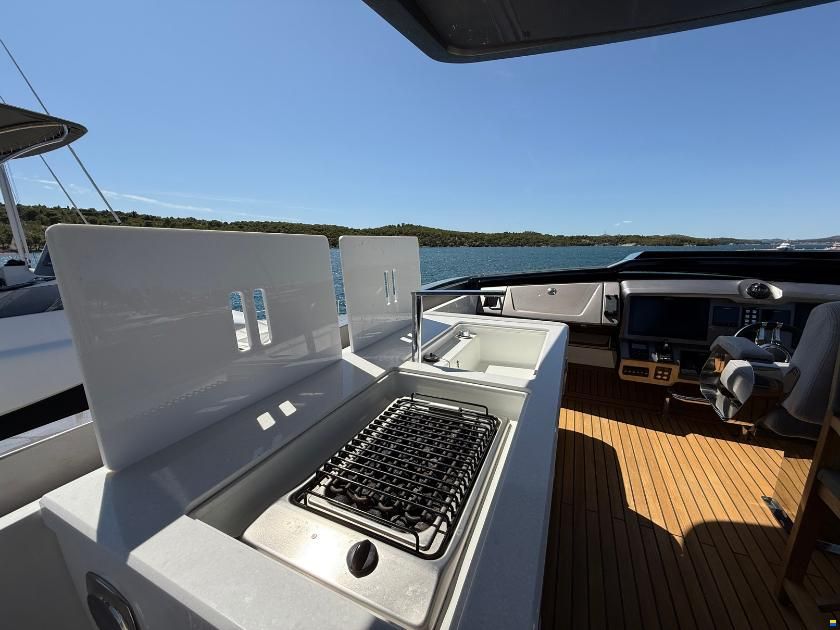 Galeon 700 Sky