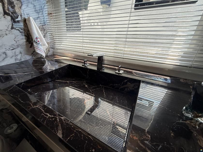 Galeon 700 Sky