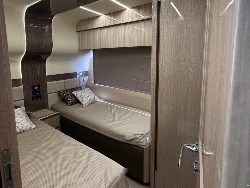 Galeon 700 Sky