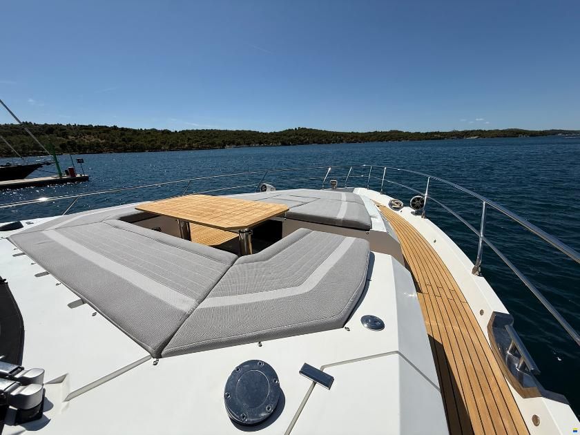 Galeon 700 Sky