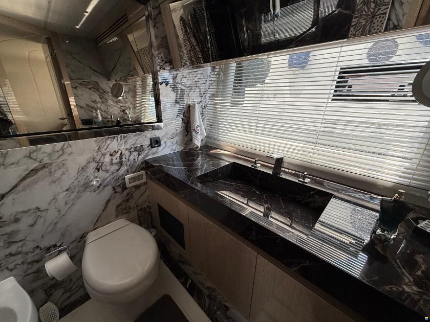 Galeon 700 Sky