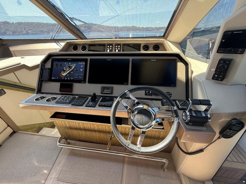 Galeon 700 Sky