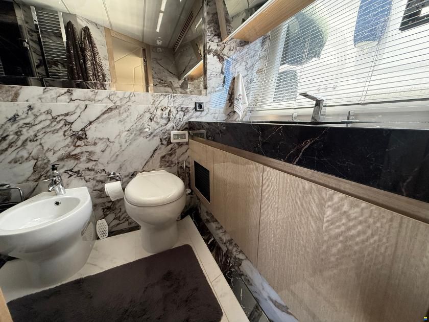 Galeon 700 Sky