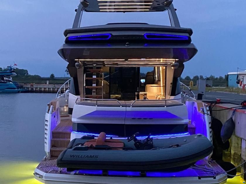 Galeon 700 Sky