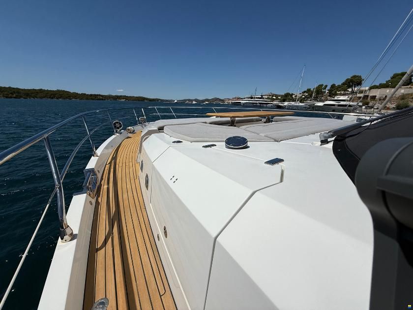 Galeon 700 Sky