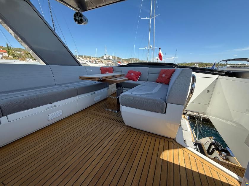 Galeon 700 Sky