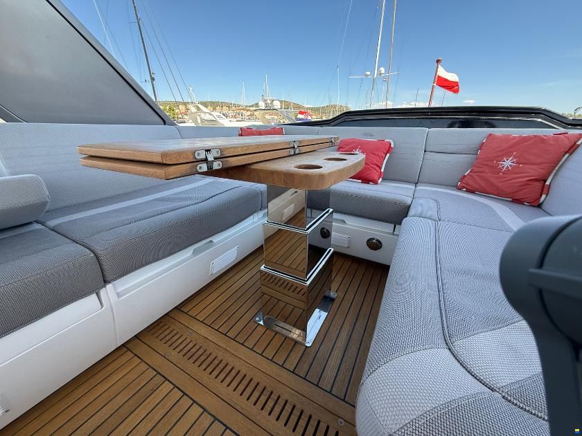Galeon 700 Sky