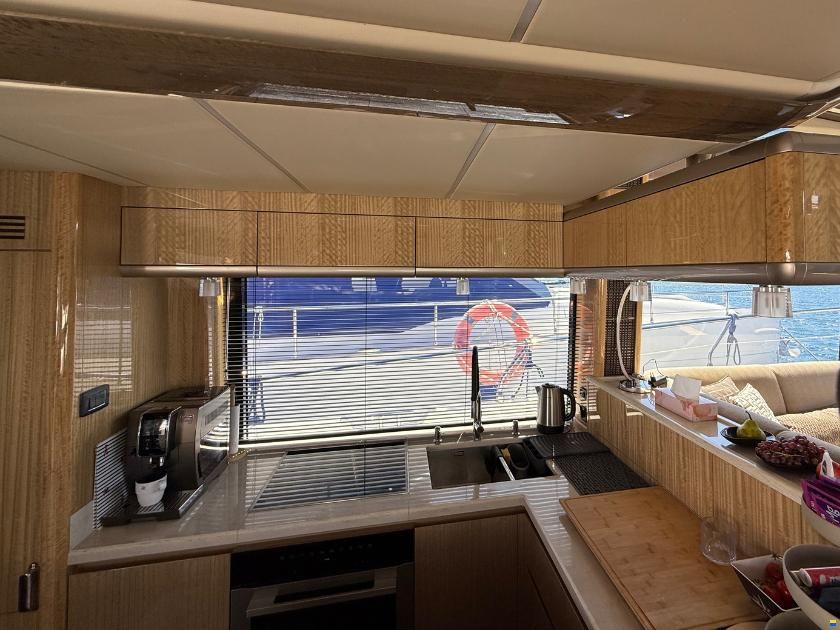 Galeon 700 Sky
