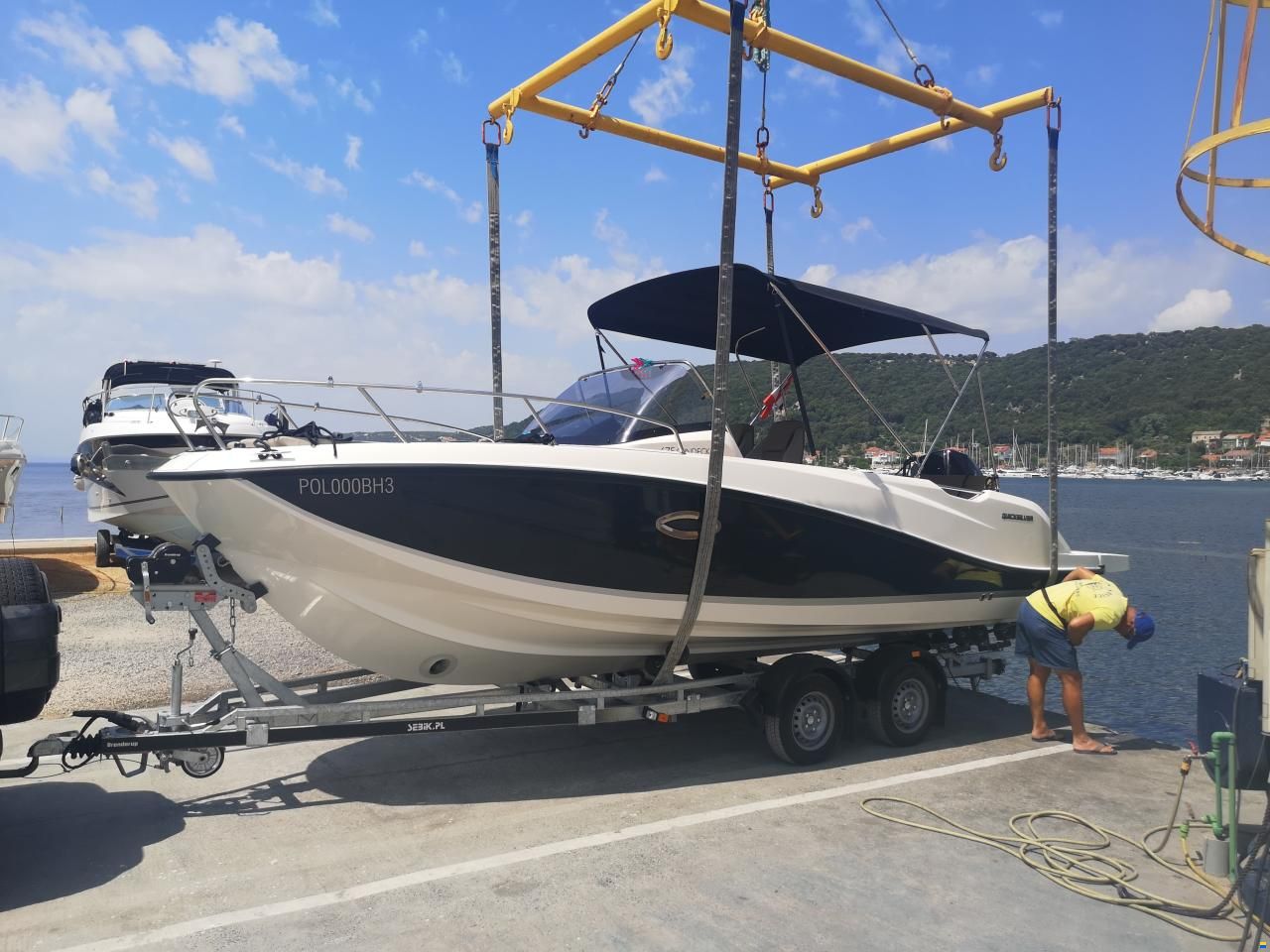 Quicksilver 675 Sundeck