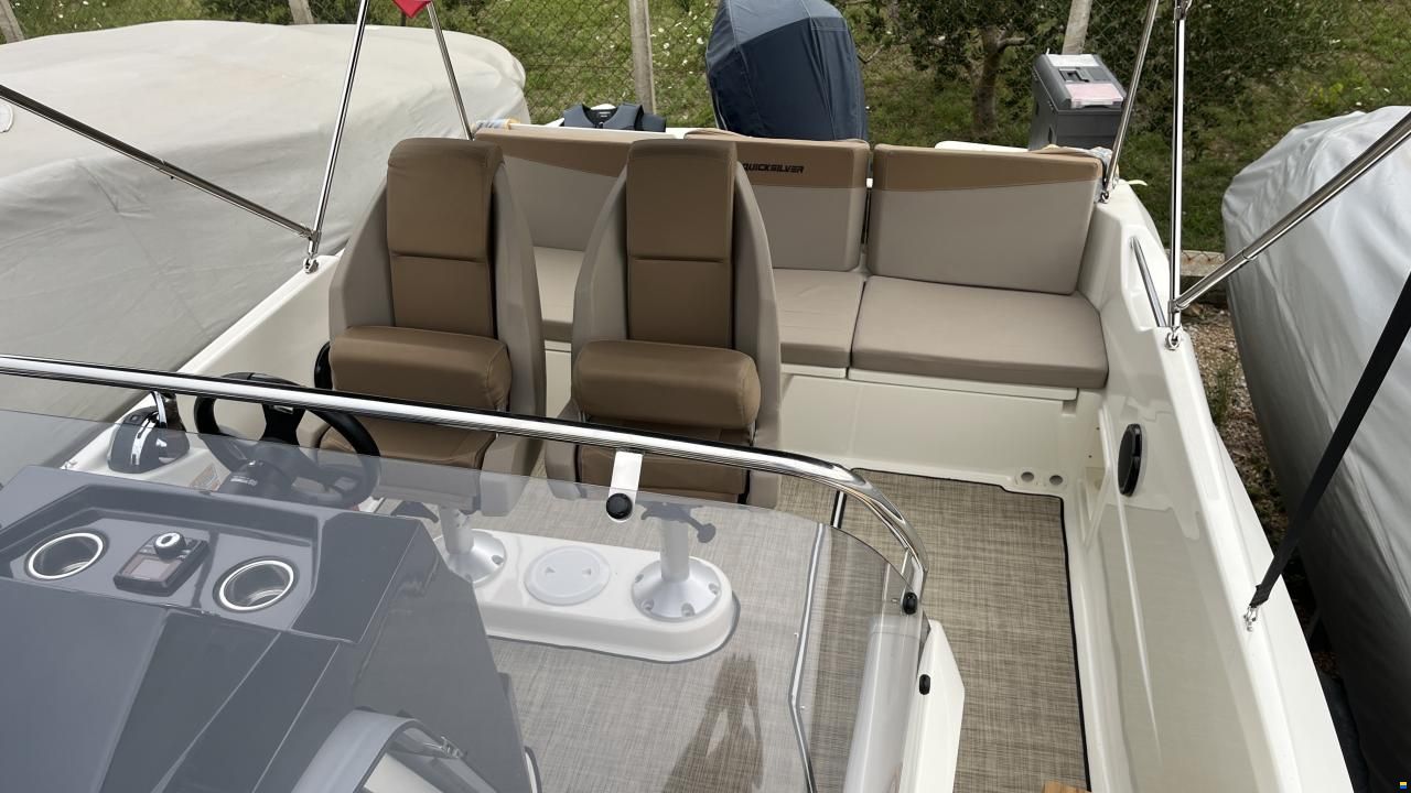 Quicksilver 675 Sundeck