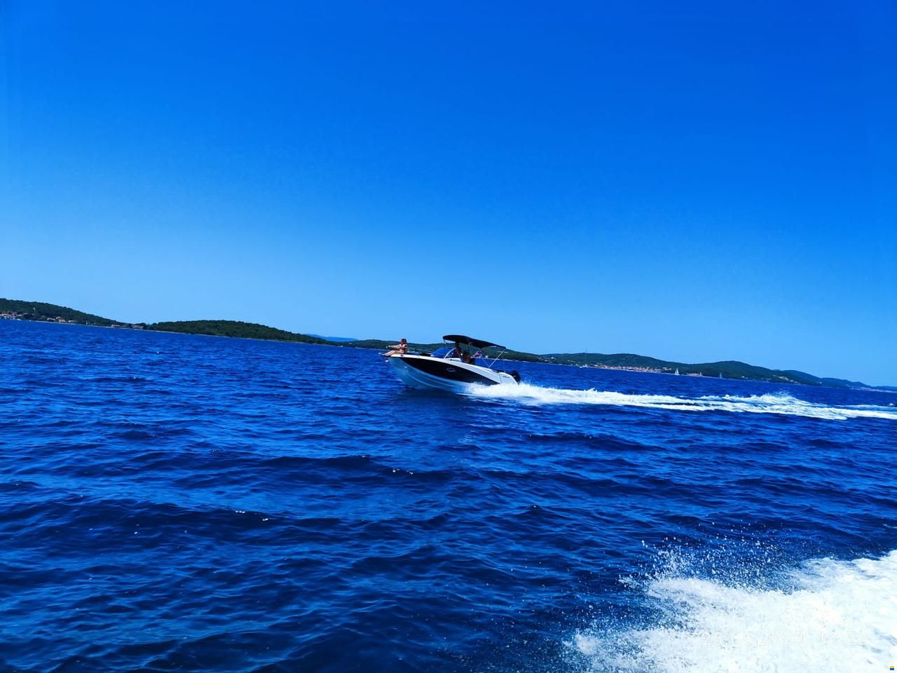 Quicksilver 675 Sundeck