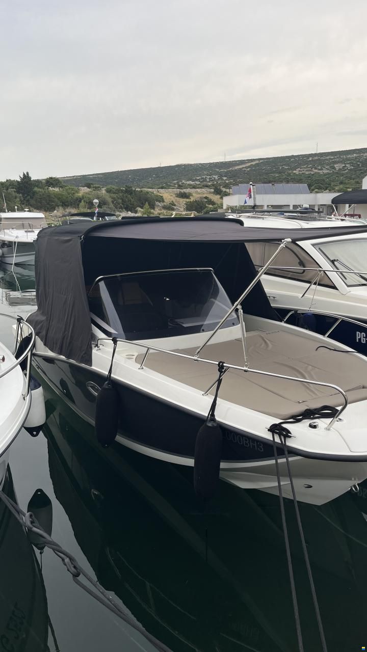 Quicksilver 675 Sundeck