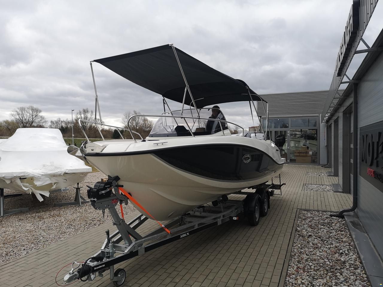 Quicksilver 675 Sundeck
