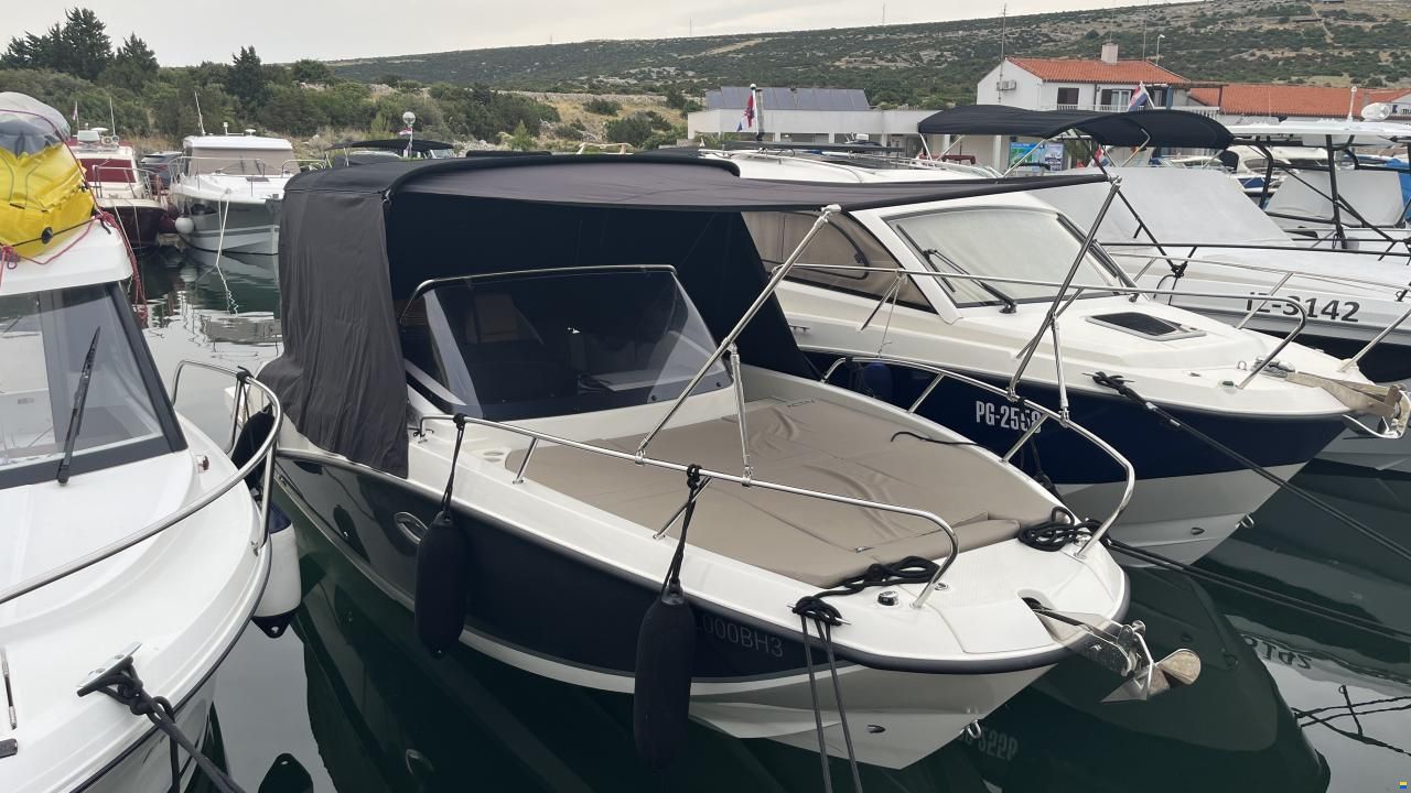Quicksilver 675 Sundeck