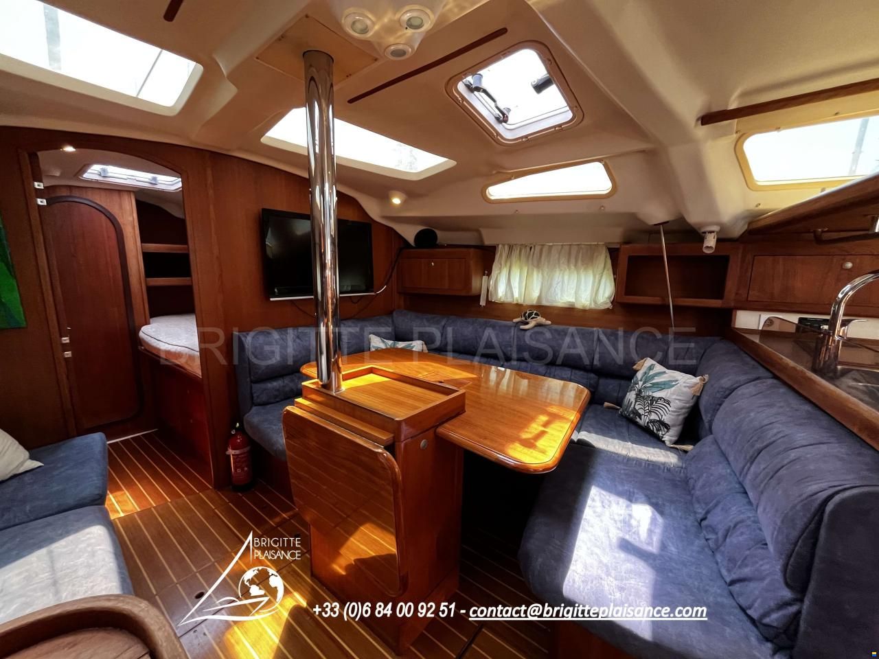 Hunter Marine 410