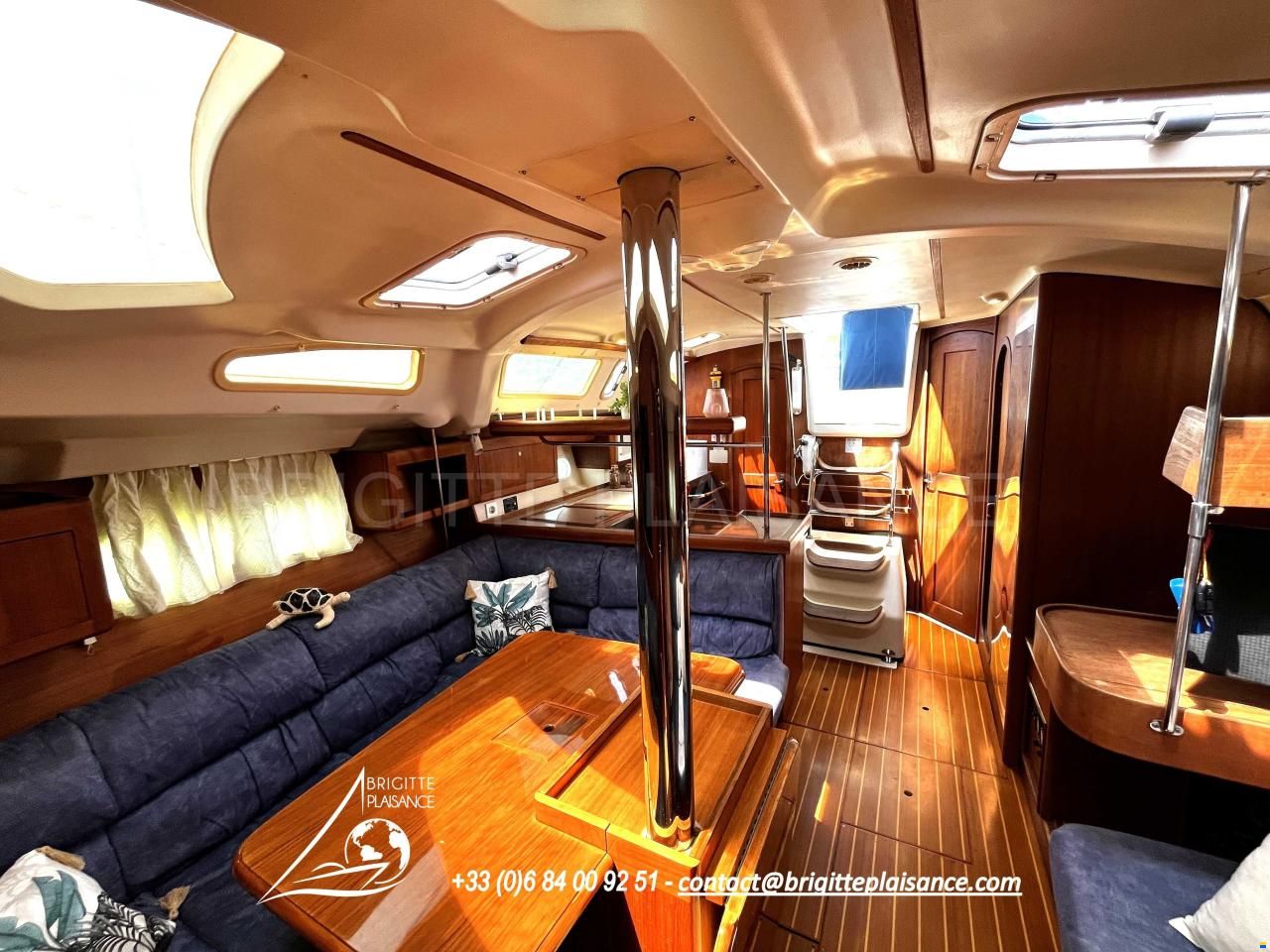 Hunter Marine 410