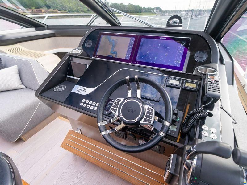Sunseeker Predator 60 Evo