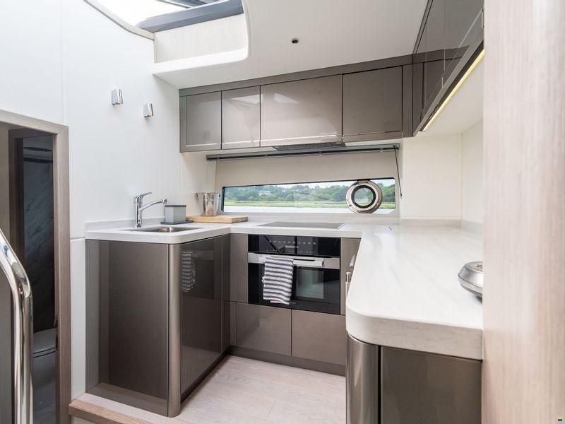 Sunseeker Predator 60 Evo