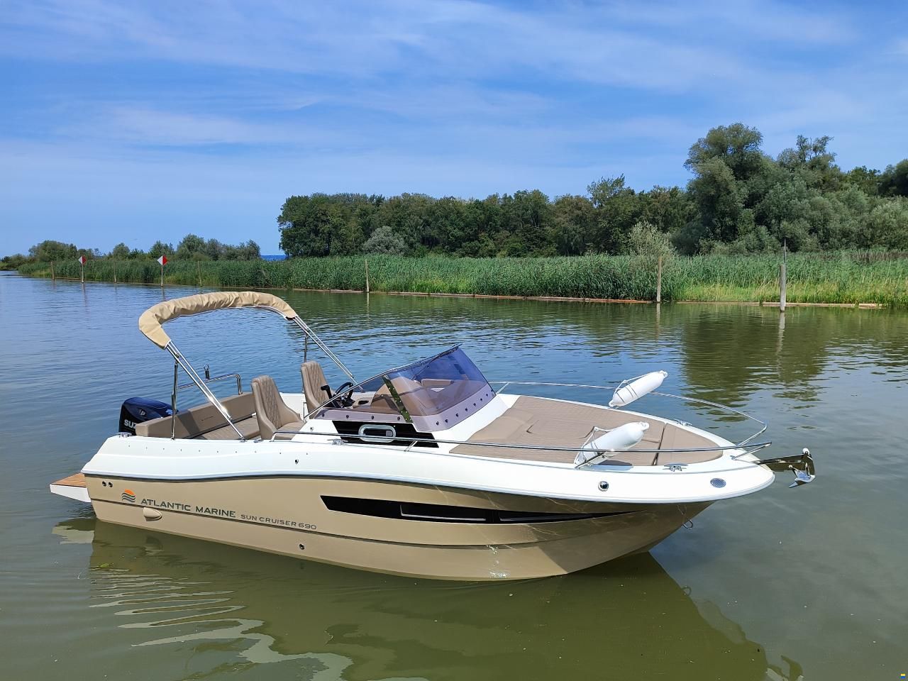 Atlantic Marine 690 Sun Cruiser