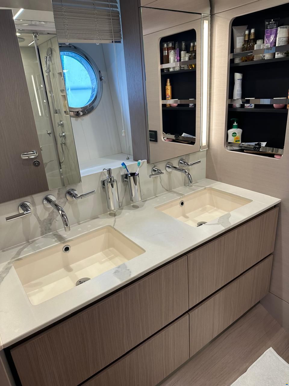 Azimut Flybridge 72