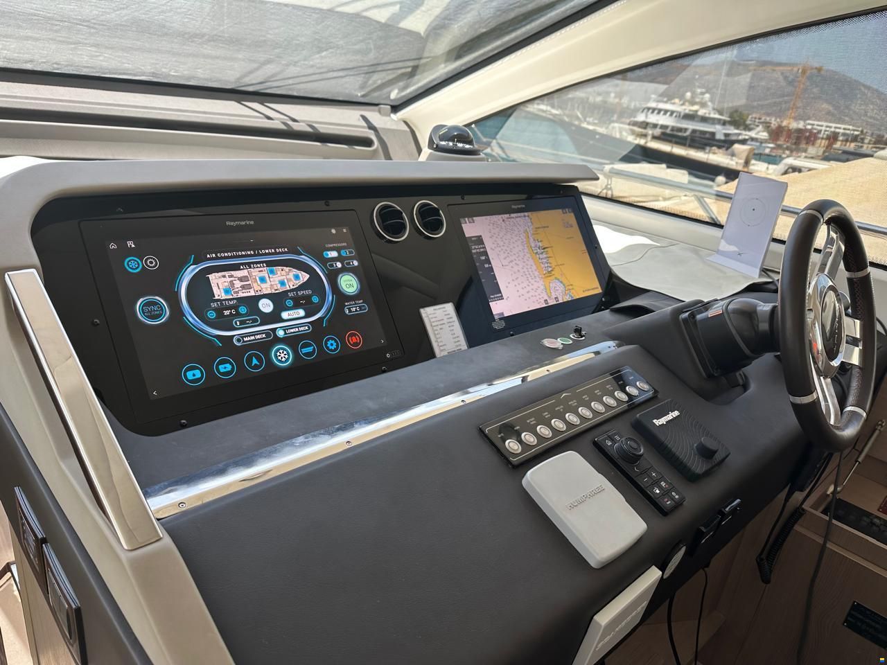 Azimut Flybridge 72