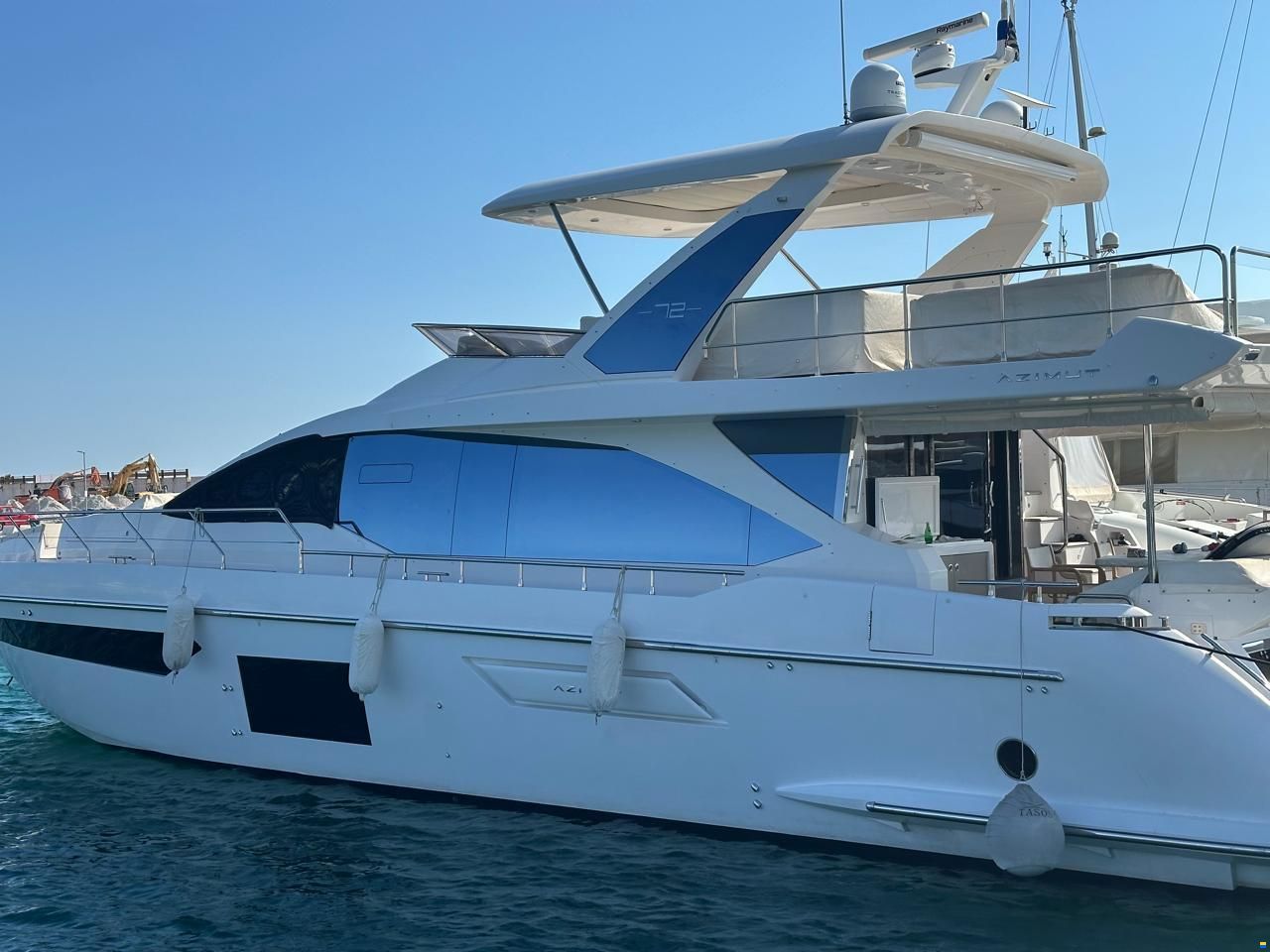 Azimut Flybridge 72
