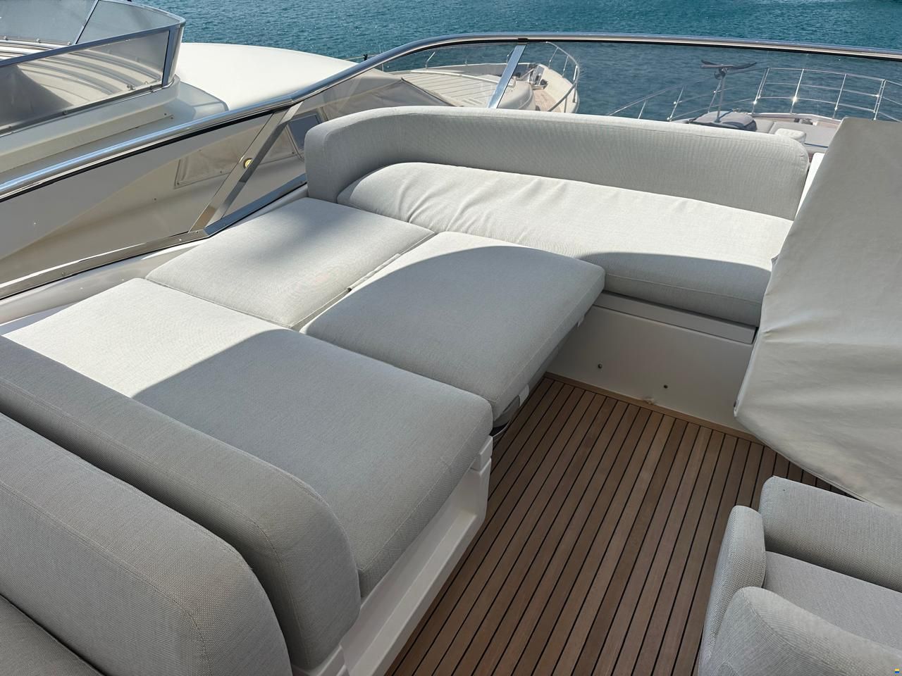 Azimut Flybridge 72
