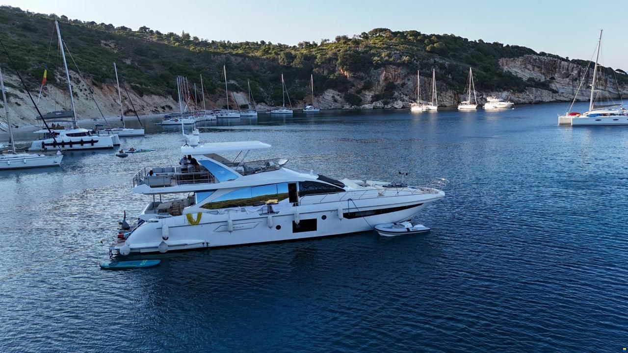 Azimut Flybridge 72