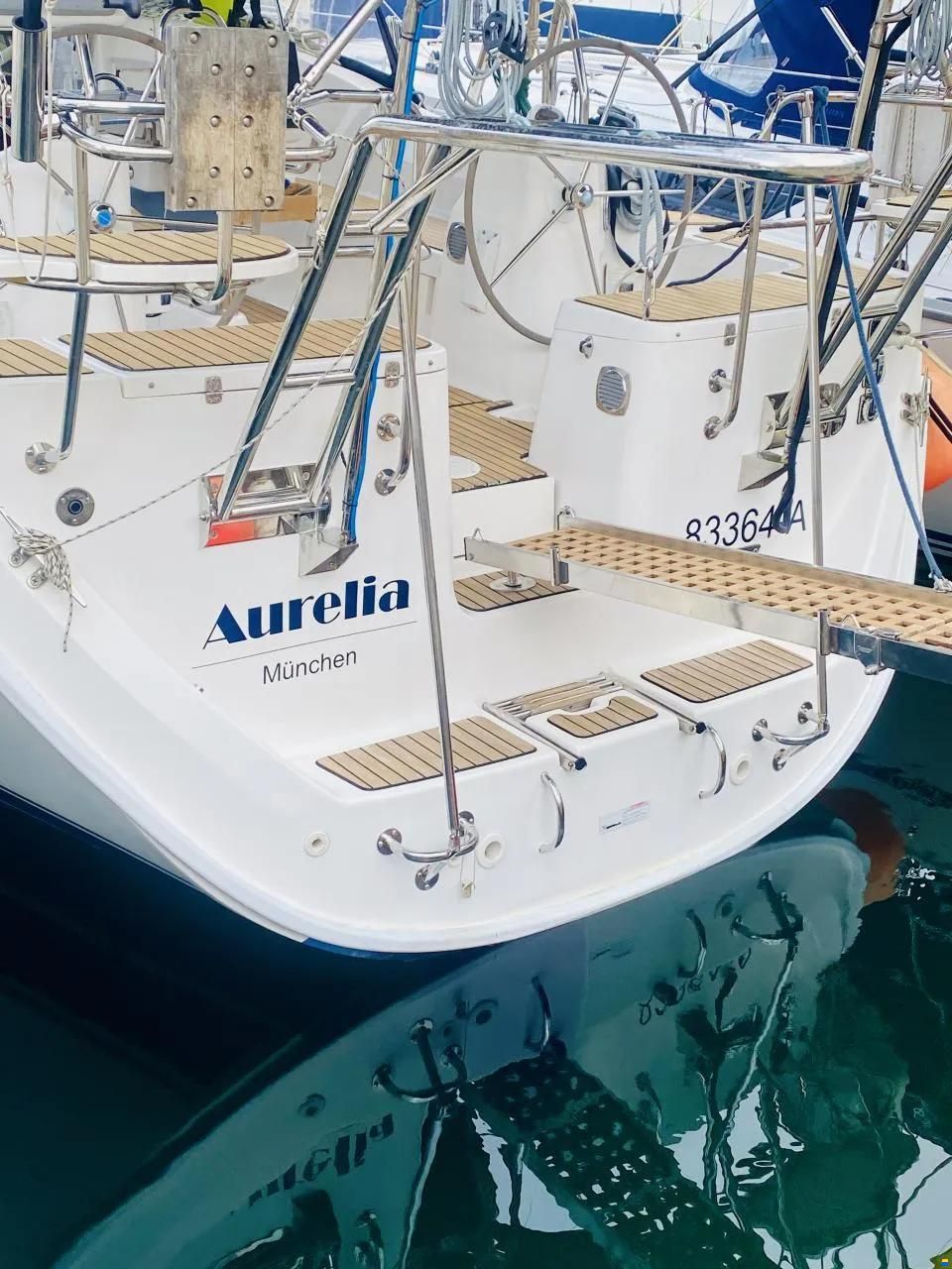 HuntYachts HUNTER 45DS | strong deck saloon yacht