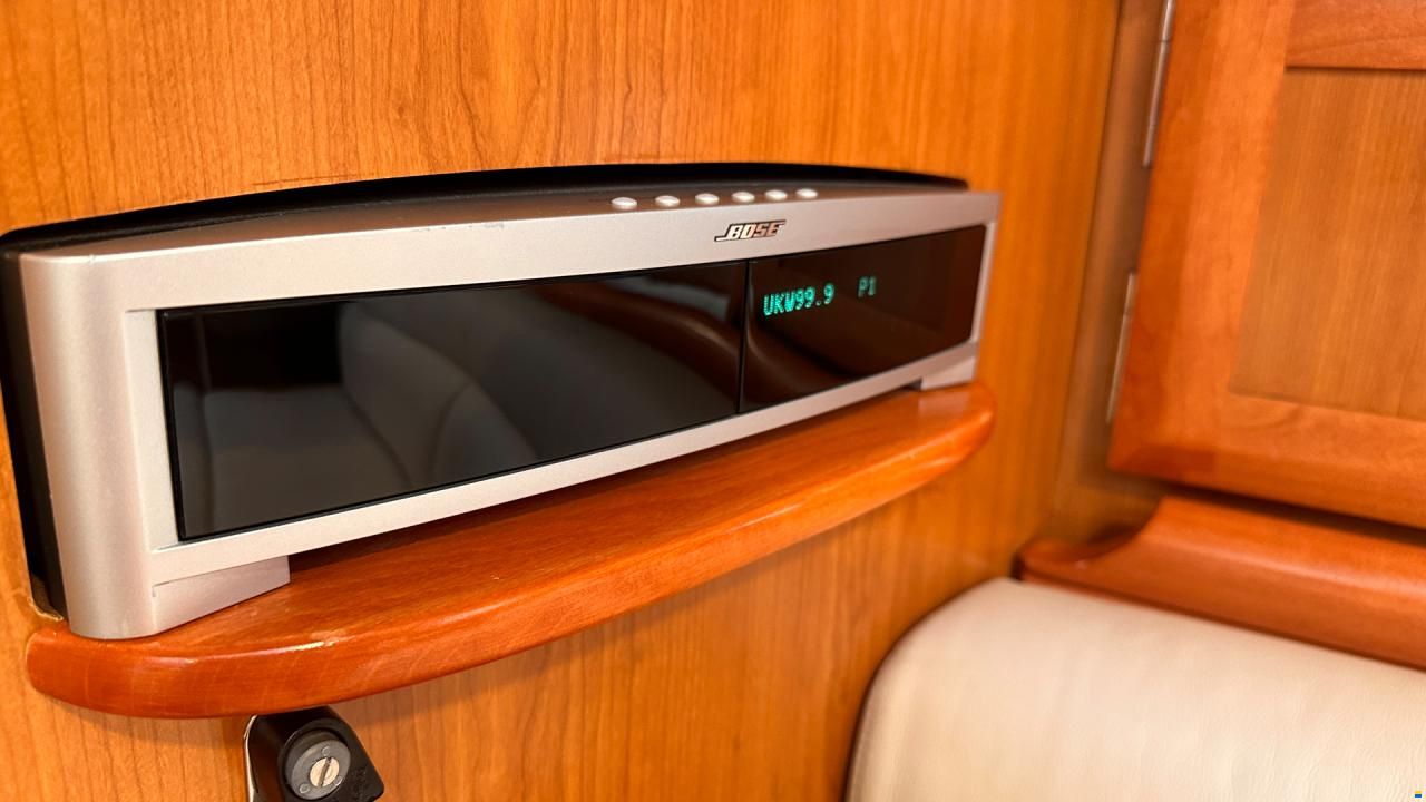 HuntYachts HUNTER 45DS | strong deck saloon yacht
